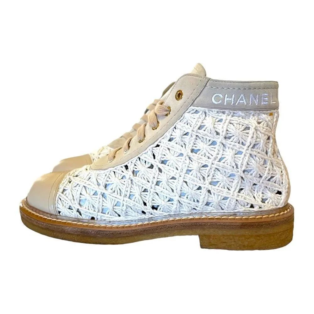 Chanel S19 Beige Crochet/leather/Suede Boot
| Size: 38.5 EU |